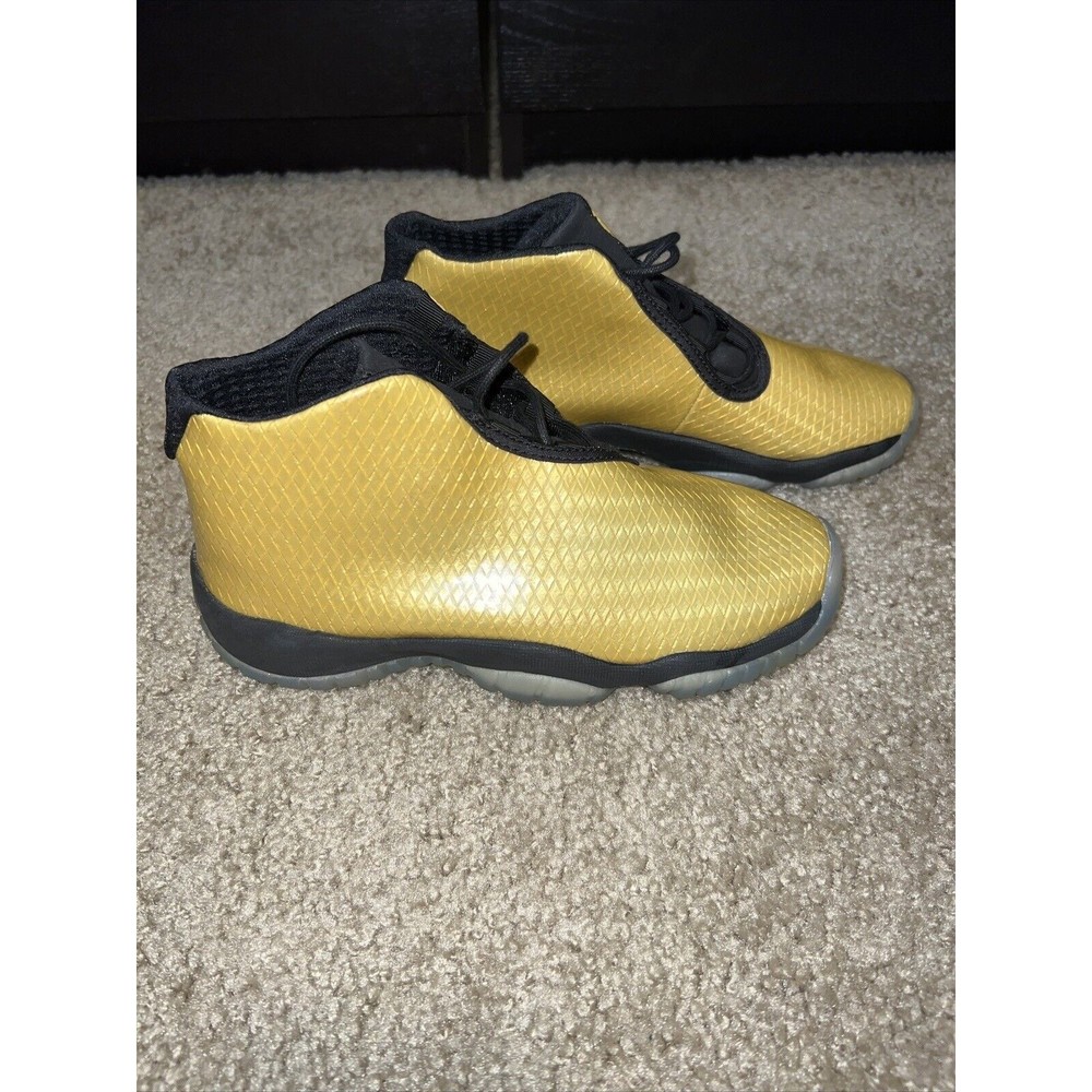 NIKE AIR JORDAN FUTURE GG METALLIC GOLD-BLACK Youth ￼SZ 4.5y [685251-990]